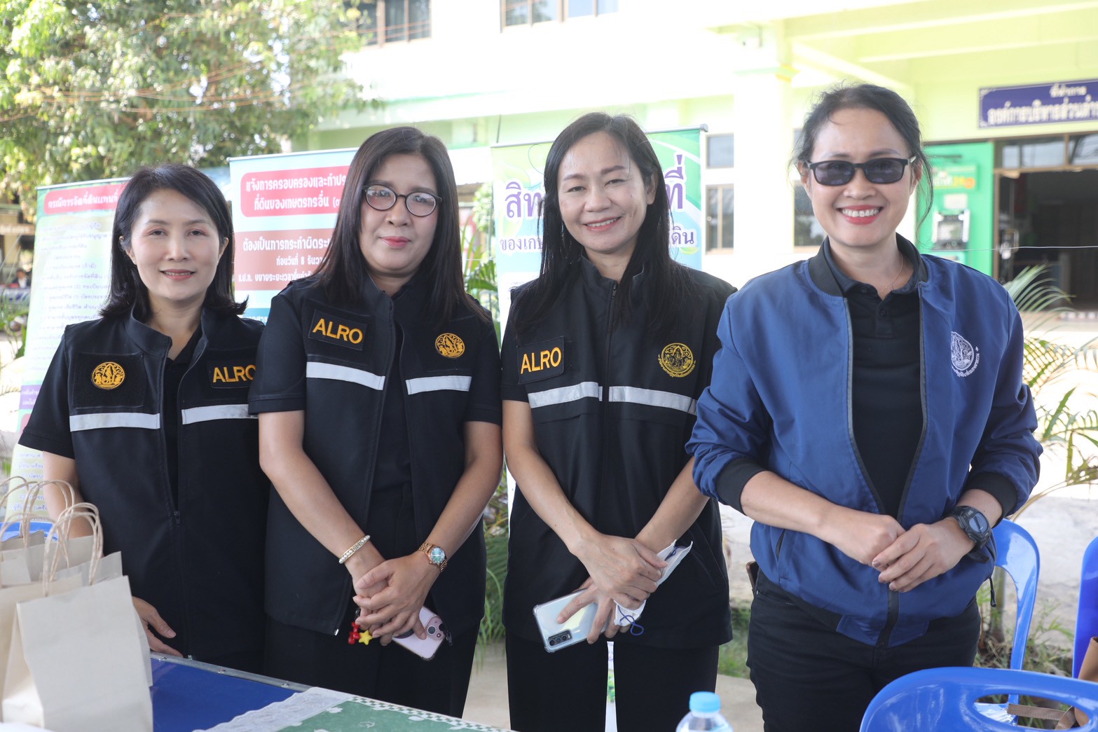 title - ชาวน้ำยืนเฮ ส.ป.ก. ขนทัพบริการถึงที่ ต.เก่าขาม ลดค่าใช้จ่าย ยื่นขอออกโฉนด - ปรึกษาปัญหากฎหมาย ครบจบในที่เดียว